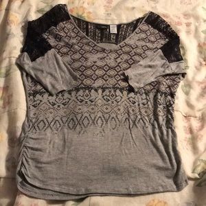 Daytrip tribal print lace tee